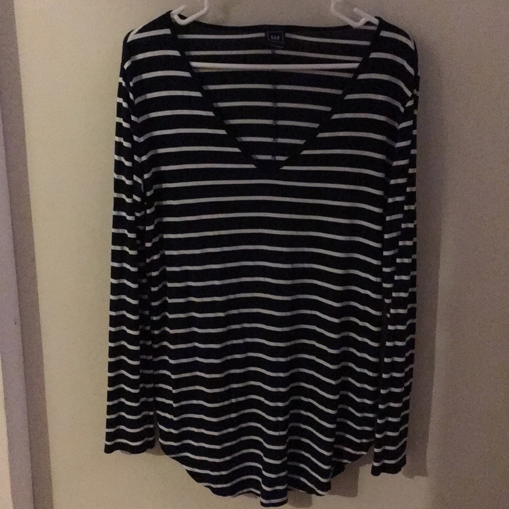 NWOT Gap navy blue and white stripe V-neck top